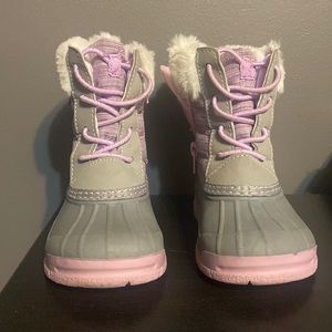 OshKosh B’gosh toddler snow boots. Size 7